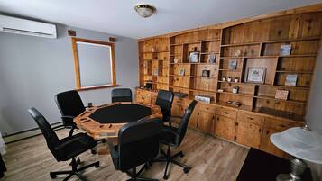 House, 4 Bedrooms, Smoking, Patio | Dining