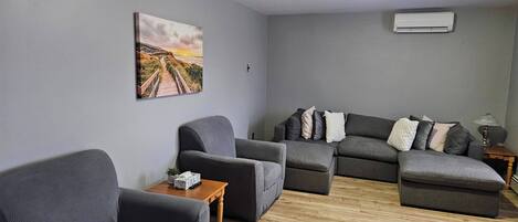 House, 4 Bedrooms, Smoking, Patio | Living room