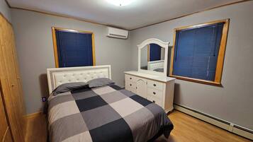 House, 4 Bedrooms, Smoking, Patio