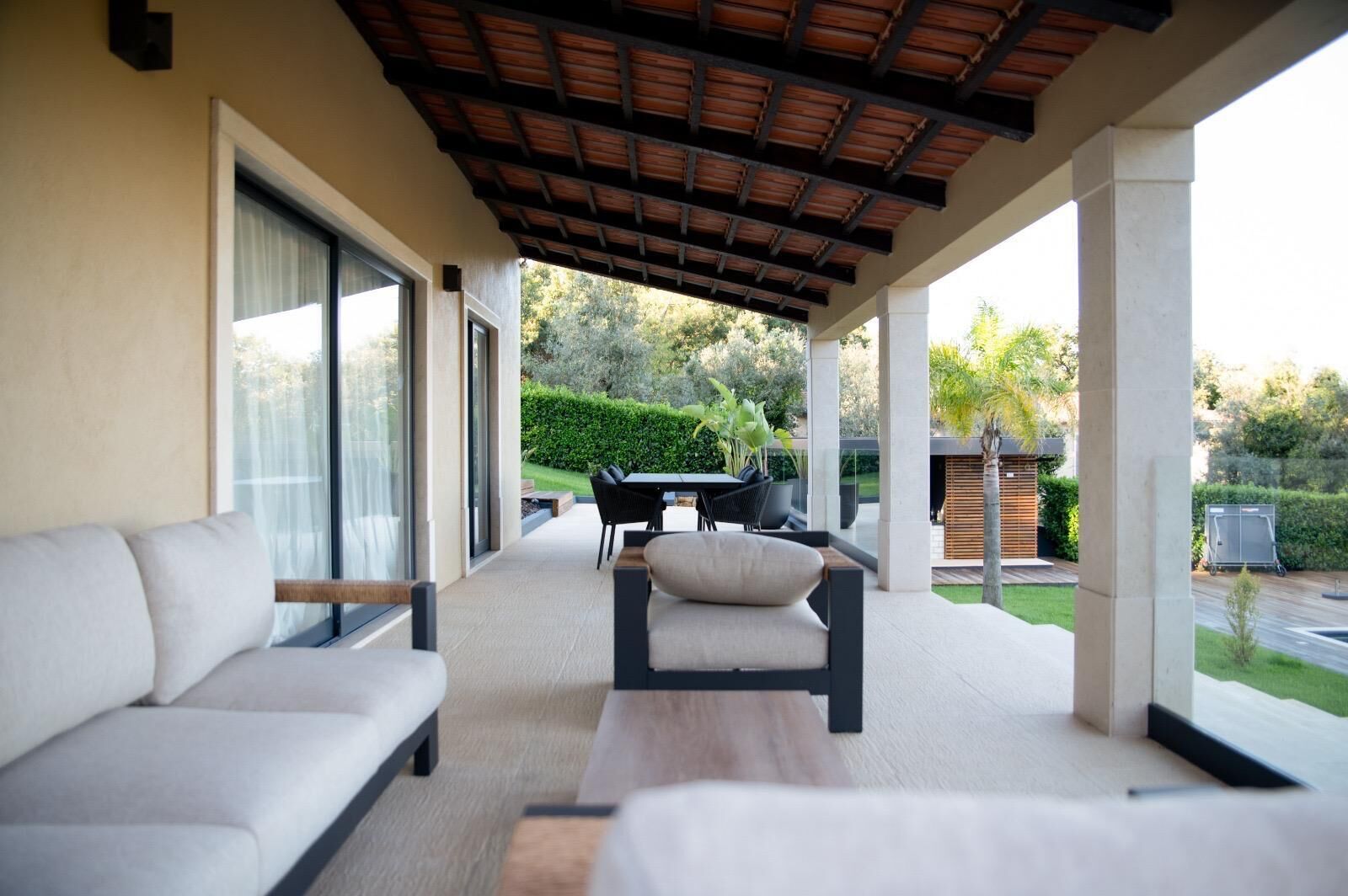 屋外ダイニングエリア