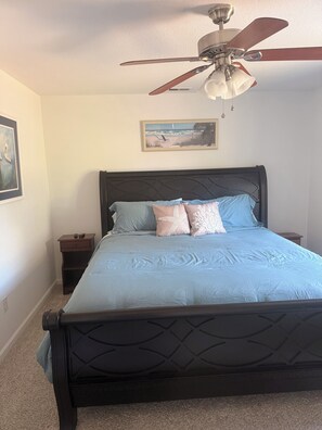 3 bedrooms, iron/ironing board, WiFi, bed sheets - 3BR beach house in Colington Harbour, minutes to beach & sound views. (Kill Devil Hills)