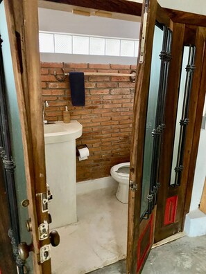 Dusche, Handtücher, Seife, Toilettenpapier