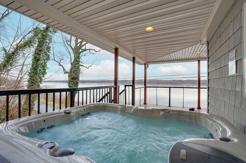 River Front w/ dreamy views - Hot Tub