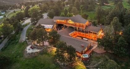 Mountain Top Luxury Red Rocks Hot tub Sauna Views