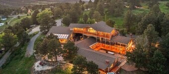 Mountain Top Luxury Red Rocks Hot tub Sauna Views