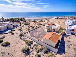 Una spiaggia nelle vicinanze