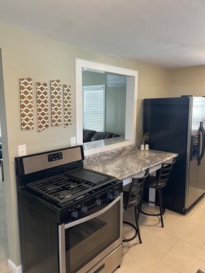 Private kitchen - 1-bedroom house in charming Newton (Newton)