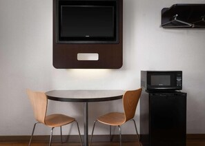 Basic-Zimmer, Bergblick | Speisen