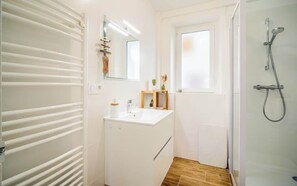 Shower, hair dryer - Douceur de vivre : Maison tout confort & jardin (Bénodet)