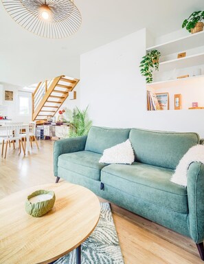 TV, books - Douceur de vivre : Maison tout confort & jardin (Bénodet)
