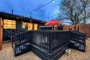 Terrace/patio - Charming Georgetown Stay Near Square (Georgetown)