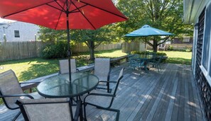 Outdoor dining - Bright 4BR Oak Bluffs Home – Walk to Town & Beach! (Oak Bluffs)