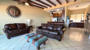 TV - Beautiful Beachfront Condo Las Olas II 11 (Puerto Peñasco)