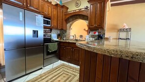 Fridge, microwave, oven, stovetop - Beautiful Beachfront Condo Las Olas II 11 (Puerto Peñasco)