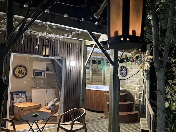 Cabaña de lujo, hidromasaje, vista al jardín (lodge Valhalla) | Lounge