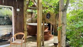 Cabaña de lujo, bañera de hidromasaje, vistas al jardín (lodge Valhalla) | Salón