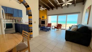 TV - Cozy & Colorful Beachfront Condo Las Olas II 4 (Puerto Peñasco)