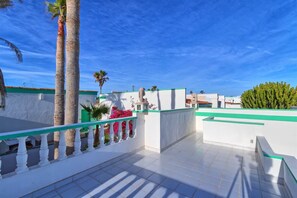 Terrace/patio - Comfortable Beachfront Condo Las Olas II 1 (Puerto Peñasco)