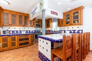 Fridge, microwave, oven, stovetop - Beautiful Beachfront Condo Olas I 16 (Puerto Peñasco)