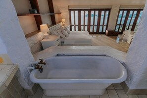 5 bedrooms, Internet, bed sheets - CASA PIEDRA, Luxury Private Villa Acapulco | Pool+ Chef+ Staff (Acapulco de Juárez)
