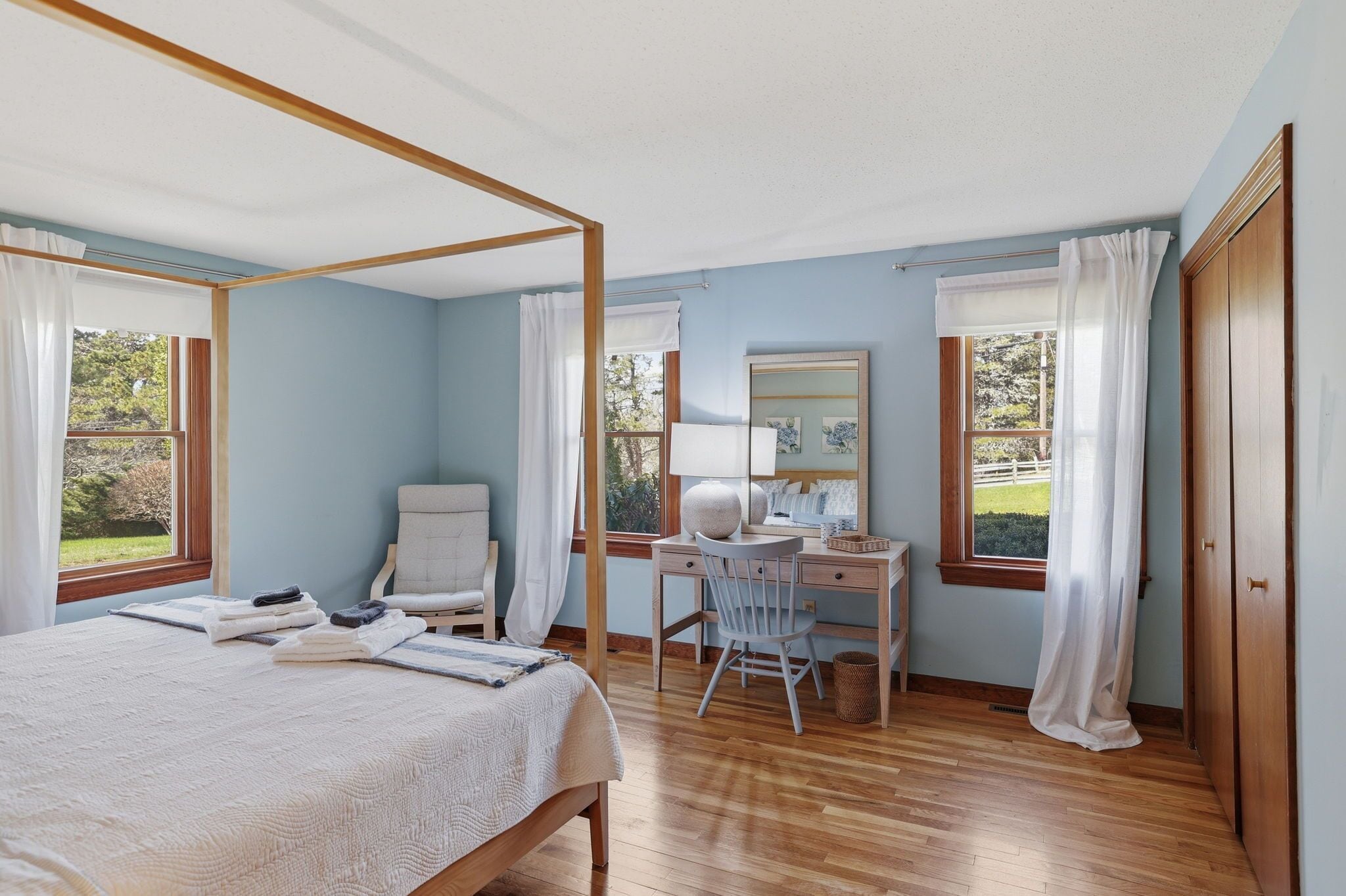 4 Schlafzimmer, Schreibtisch, Bügeleisen/Bügelbrett, Reisekinderbett