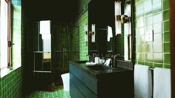 Superior Suite | Bathroom