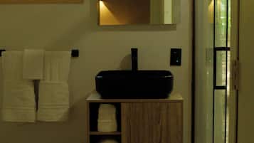 Kabin Deluks, pemandangan danau | Kamar mandi