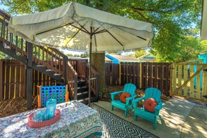 Terrace/patio - Downtown Retreat - 5BR + Game Room - Pet Friendly (Wilmington)