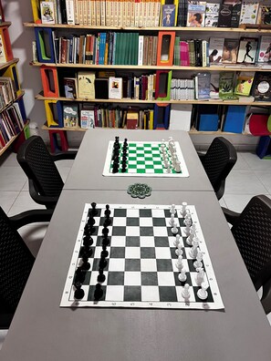 Games room - Casa AMA-Gi: 1 bedroom apartment in a family house. Floor 1. Communal pool (SANTA MARTA)
