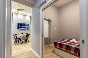 2 Schlafzimmer, Bügeleisen/Bügelbrett