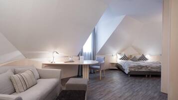 Superior-Doppelzimmer, 1Â King-Bett und Schlafsofa, Stadtblick | Innenbereich