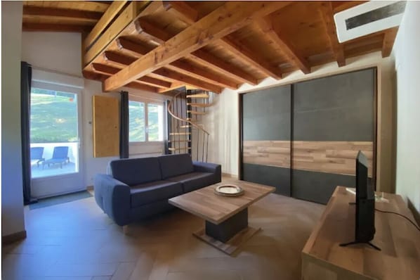 TV - LE XILOTIK - Peaceful apartment in Espelette (ESPELETTE)