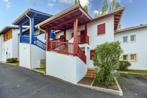Exterior - Le Nid de Magdalena - Collective pool (CAMBO LES BAINS)