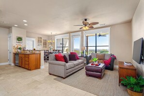 Living area - Villa in Hollows Resort - Views/Pools/Amenities (Jonestown)