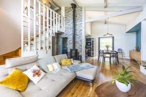 TV, offices - La Petite Californie - Villa with pool (ANGLET)