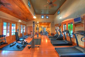 Fitness facility - Updated Villa at Hollows - Lake Views / 4 Pools (Jonestown)