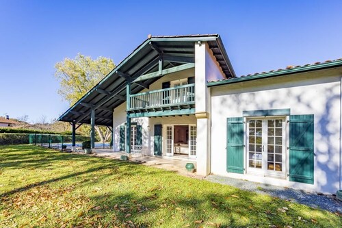 La Villa Berhartia - Piscine et vue montagne