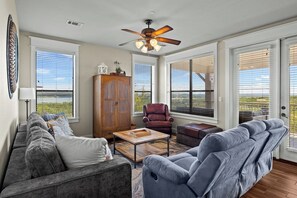 TV - Hollows Luxury Villa, Great Lake View / 4 Pools (Jonestown)