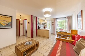 Interior - Le Bois de Mendi Alde - Community pool (CAMBO LES BAINS)