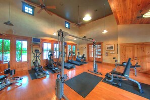 Fitness facility - Inviting Villa at Hollows - Lake Views / 4 Pools (Jonestown)