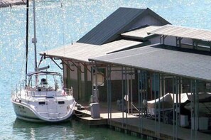 Marina - Inviting Villa at Hollows - Lake Views / 4 Pools (Jonestown)