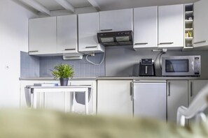 Fridge, microwave, oven, stovetop - Le Cocon de Biarritz - Near the city center (BIARRITZ)