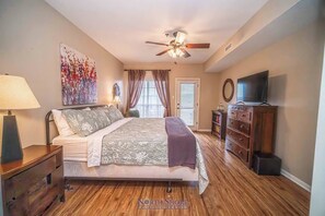 2 bedrooms, desk, iron/ironing board, travel cot - Villa 2103 | Panoramic Lakefront Views | Island Amenities (Lago Vista)