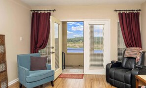 Interior - Villa 2103 - 2 Bed / 2 Bath - Island Amenities (Lago Vista)
