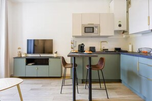 Fridge, microwave, stovetop, coffee/tea maker - Sérénité Dacquoise - Downtown - Spa (DAX)