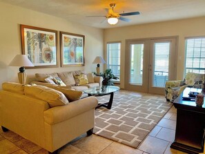 Smart TV - UNIT 1101 WATER VIEW OF MAIN LAKE AND BEAUTIFUL NORTH POOL (Lago Vista)