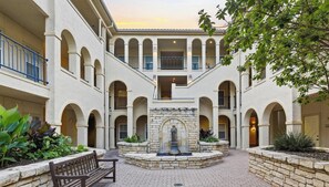 Exterior - Top Floor Waterfront Villa on Private Island (Lago Vista)