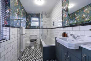 Bathroom - 5-Bed Period Home Opposite Kingsholm Stadium (Gloucester)