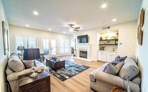 TV, fireplace - Largest Waterfront Villa on Private Island (Lago Vista)