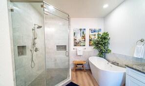 Shower, towels - Largest Waterfront Villa on Private Island (Lago Vista)
